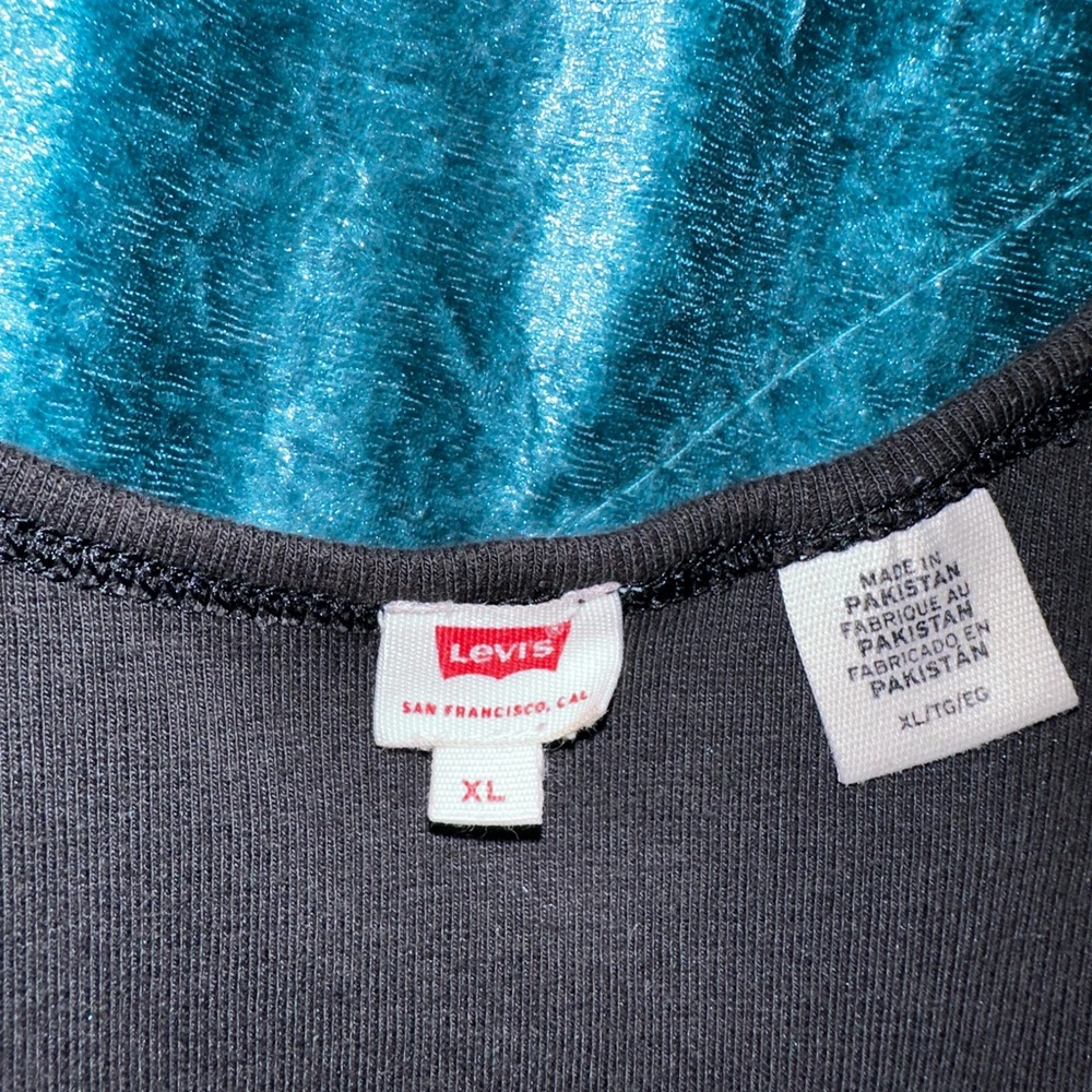 Levi’s Ribbed Tee - Picture 2 of 5